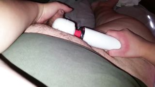 Petite bite se fait sucer par sa grosse femme - 2 image