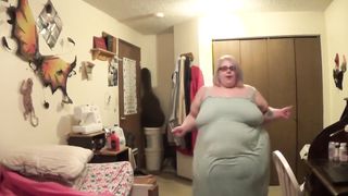 Ssbbw struts and shows belly - 4 image