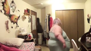 Ssbbw struts and shows belly - 7 image