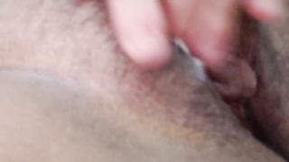 Novinha Gozando e Gemendo Gostoso. - 2 image