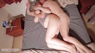 MILF Entdeckte Die Kamera, Wahrend Er Sie Fickte - 15 image