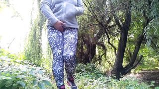 Russian milf with a gorgeous ass pisses a lot outdoors