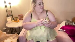 FAT FEEDEE GF EATS HER WAY OUT OF HER CLOTHES - 2 image