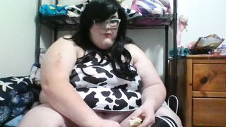 bbw cow eats huge portions - 5 image