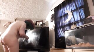 A good wife cleans NAKED - 2 image