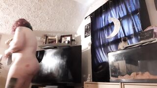 A good wife cleans NAKED - 4 image