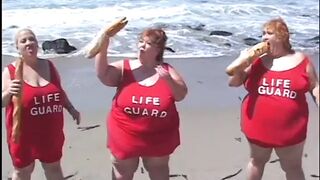 Two randy guys drill BBW's ass in the living room - 1 image