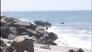 Two randy guys drill BBW's ass in the living room - 3 image