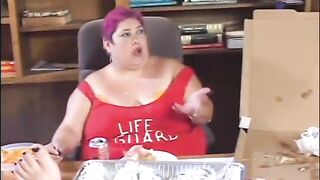 Blonde BBW seduces hunk to bang her in bed - 4 image