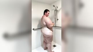 A nice open shower with me in the hotel - 6 image