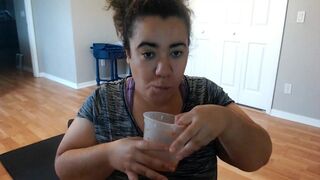 How do you say "Fat ass twerking on the dick" in Spanish? - 1 image