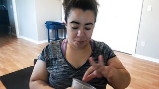 How do you say "Fat ass twerking on the dick" in Spanish? - 9 image