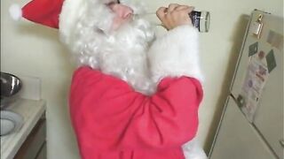 Watch santa claus come by for a nice blow job - 3 image