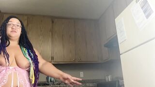 Moxie Fizzle reaction to 100 stroke video behind scene - 11 image
