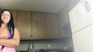 Moxie Fizzle reaction to 100 stroke video behind scene - 12 image