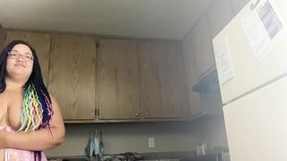 Moxie Fizzle reaction to 100 stroke video behind scene - 15 image