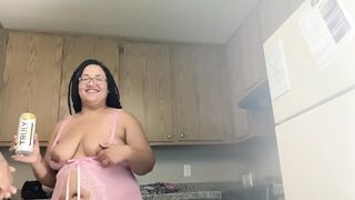 Moxie Fizzle reaction to 100 stroke video behind scene - 4 image