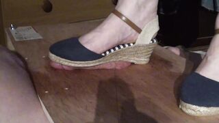 231lb BBW COCK CRUSH IN ESPADRILLE WEDGES WITH BAREFOOT CUM SHOT