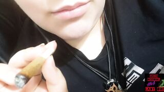 Close Up smoking - 1 image