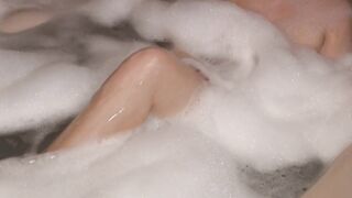 SexyLeni squirts in the bathtube - 12 image
