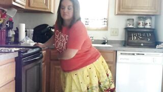 Sexy BBW Thanksgiving Mom Bakes Cookies - 15 image