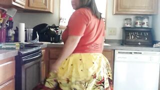 Sexy BBW Thanksgiving Mom Bakes Cookies - 6 image