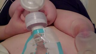 Filling up bags of MILK after pumping bbw TITTIES - 1 image
