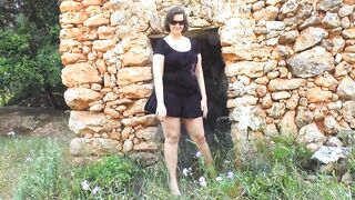 MILF public outdoor piss and squirt - 7 image