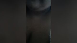 MOSTRANDO MIS GRANDES TETAS - 11 image