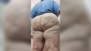Big ass shaking - 1 image
