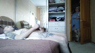 She helped me cum by jerking off my cock in the room - 2 image