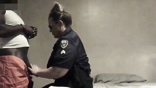 Mature Police Officer Sucks And fucks Black Inmate In Jail - 3 image