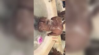 LolaMonroe twerking in bubbles