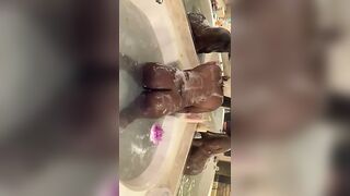 LolaMonroe twerking in bubbles - 11 image