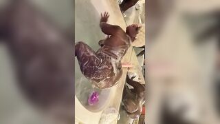 LolaMonroe twerking in bubbles - 4 image
