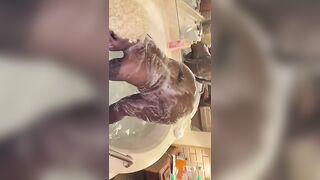 LolaMonroe twerking in bubbles