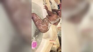 LolaMonroe twerking in bubbles