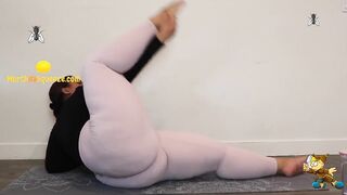 AMAZING BBW EBONY showing ass in yoga pants - 7 image