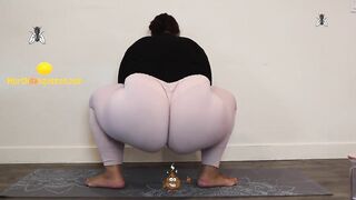 AMAZING BBW EBONY showing ass in yoga pants - 8 image