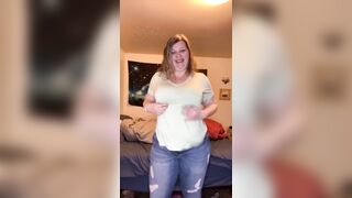 Bbw milf looks so good in her jeans she must make herself cum! - 2 image