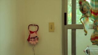 SEE HOW THE FIRST EXPERIENCE WITH MASTURBATION OF THE PORN ACTRESS WAS - 2 image