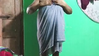 Mature Milf Masturbates With Vegetable