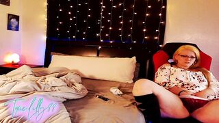 Gorgeous PAWG BBW Toxic Lilly Has 9 Orgasms on Live Cam Show & Soaks Her Sheets - 2 image