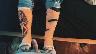 Sexy brunette BBW getting fucked with two short leg casts - 9 image