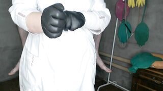 Chubby MILF nurse gives a 1500ml enema to the patient - 2 image