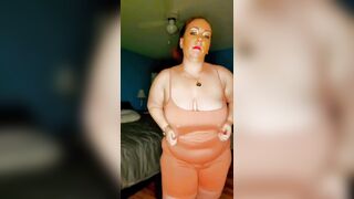 Big Booty BBW Snow Bunny twerking and teasing - 3 image