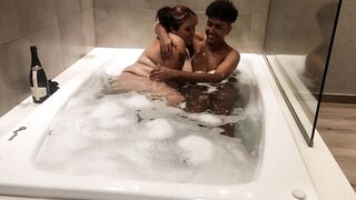 Latina siendo follada duramente en sus nalgas gordas y rica - 4 image