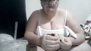 BBW Feedee eats Taco Bell - 12 image