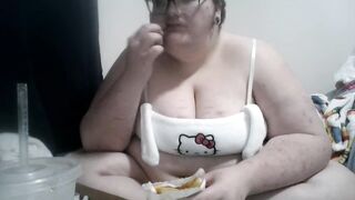 BBW Feedee eats Taco Bell - 15 image