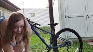 Tinder teen scrubs her bike outside